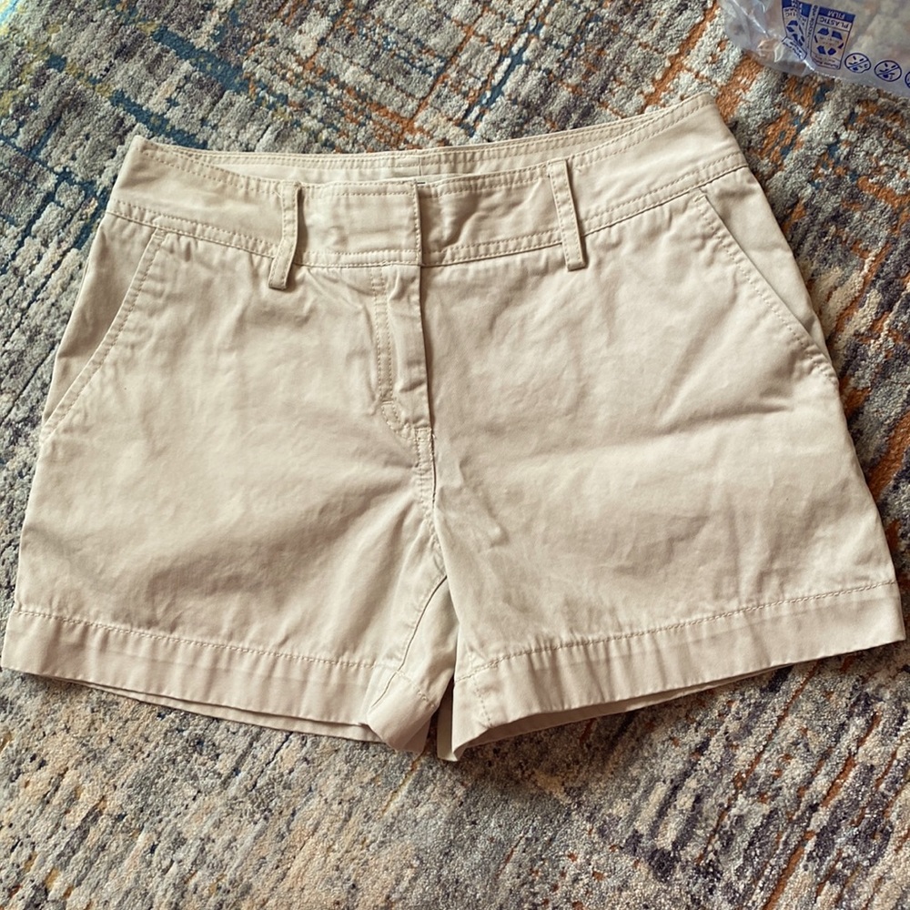 Tommy Hilfiger Shorts.  Excellent used condition. 4 inch inseam. Size 2.
